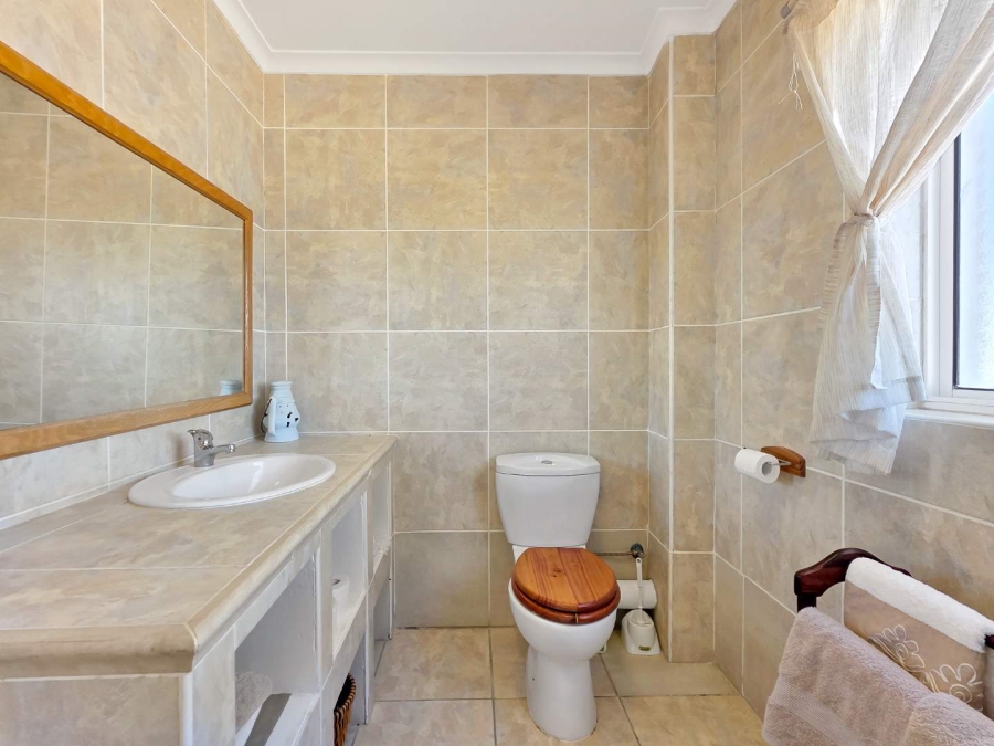 5 Bedroom Property for Sale in Bloubergstrand Western Cape